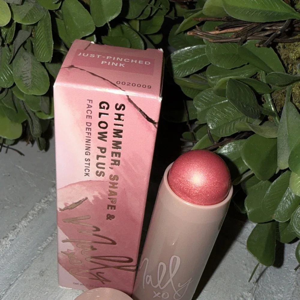MALLY XO ~ SHIMMER‎ SHAPE & GLOW PLUS ~ JUST PINCHED PINK ~ 0.22 OZ